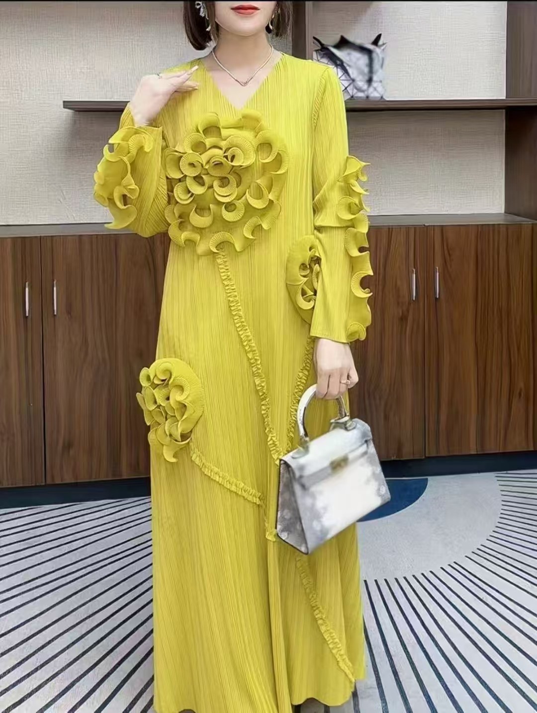 2025 New Factory Direct Sale of Handcrafted Flower, Elegant and Stylish Party V-neck Summer Ladies' Dress