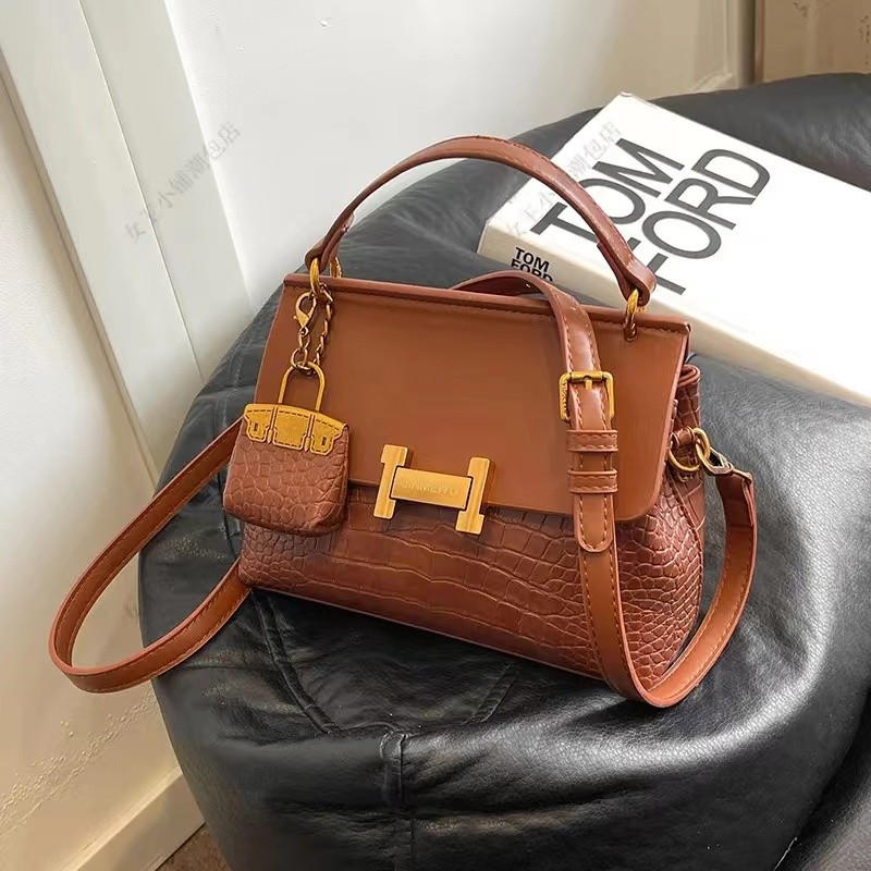 Good Quality Retro Fashion Women's bag beautiful and high-end feel versatile crossbody hand bag