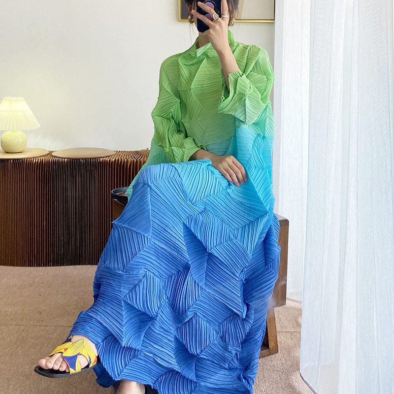Plus Size Women's Three-color Gradient Pleated Diamond Dress Short Sleeve Maxi Loose A-Line Silhouette Breathable